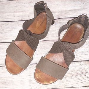 5/$30🎀 BUCKLE MIA Strappy Sandals